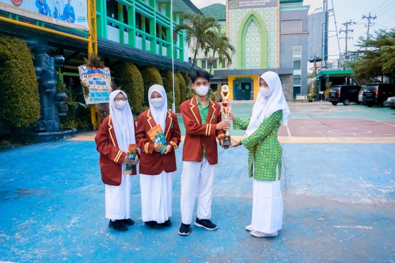 “Buah Pandemi” Antar MTsN 10 Sleman Raih Juara 2 Lomba Short Movie MAN 1 Yogyakarta
