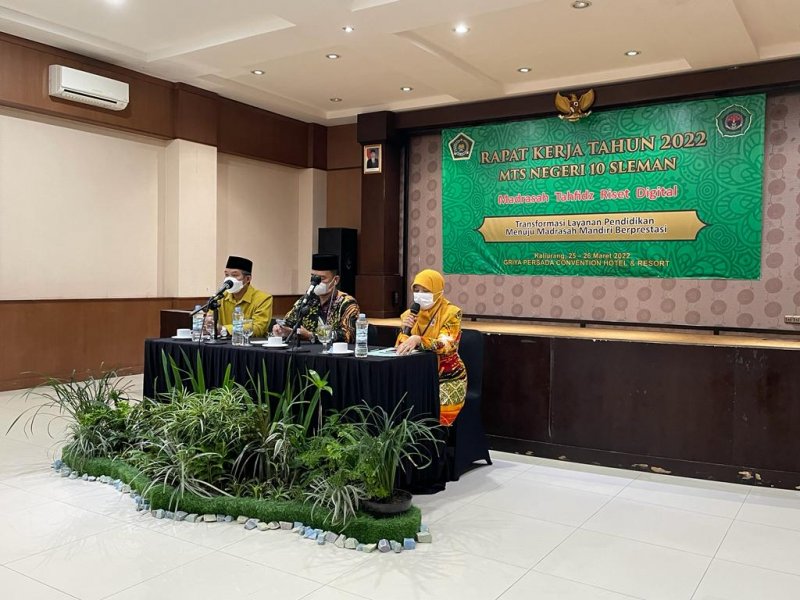 Pembukaan Raker MTsN 10 Sleman: Kakanmenag Sleman Dorong Transformasi Menuju  Madrasah Mandiri dan Berprestasi