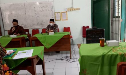 Membahas Program Kerja, Guru MTsN 10 Sleman Ikuti Pertemuan MGMP  Fikih Kabupaten Sleman
