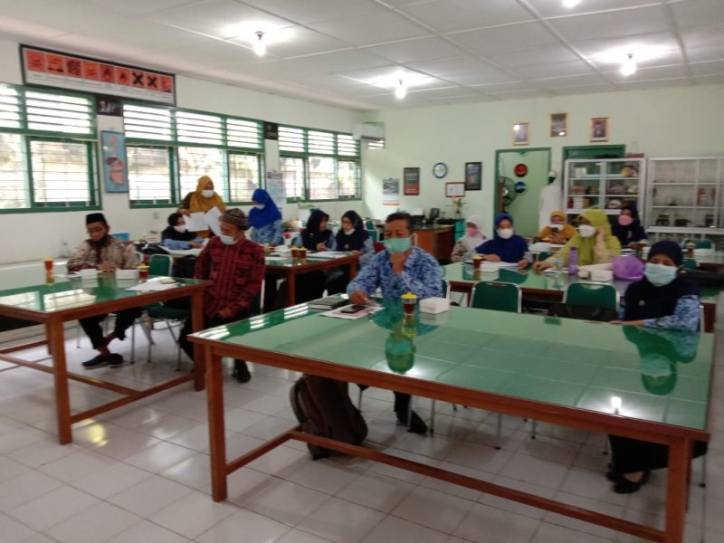 Mantapkan Kompetensi Guru, MGMP Akidah  Akhlak Adakan Pertemuan di MTsN 10 Sleman