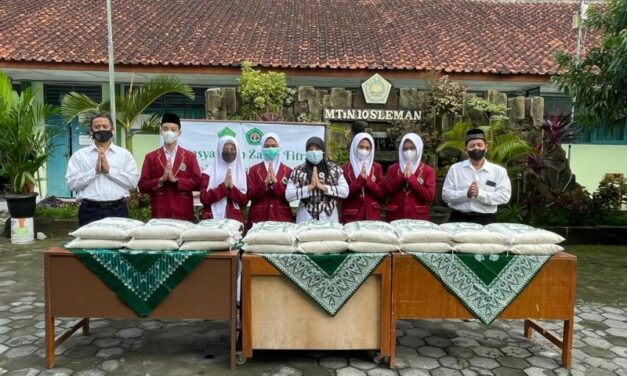 Sempurnakan Ibadah  Puasa Ramadhan, MTsN 10 Sleman Tasyarufkan Zakat Fitrah