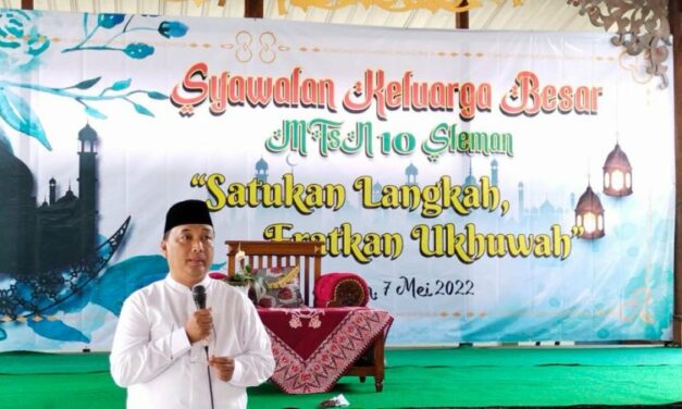 Ustaz Agung Budiyanto FKH UGM Sampaikan Hikmah  Syawalan Keluarga Besar MTs N 10 Sleman