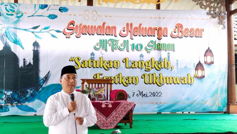 Ustaz Agung Budiyanto FKH UGM Sampaikan Hikmah  Syawalan Keluarga Besar MTs N 10 Sleman