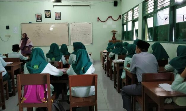 Tingkatkan Kualitas Pembelajaran, MTsN 10 Sleman Laksanakan Supervisi Kelas bagi Guru