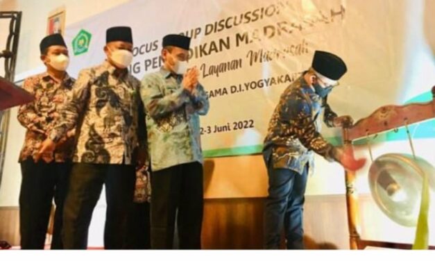 Kepala MTsN 10 Sleman Ikuti FGD Transformasi Digital Layanan Madrasah