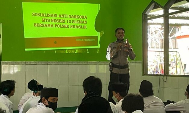 Gandeng Polsek Ngaglik, MTsN 10 Sleman Gelar Sosialisasi Antinarkoba