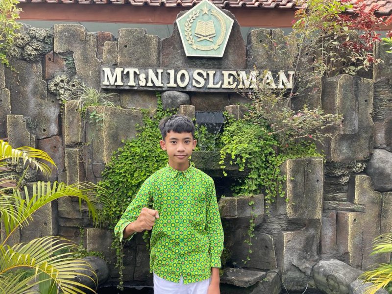 Albian Pritama Siswa MTsN 10 Sleman Raih Juara II Bidang Matematika Terintegrasi KSM DIY