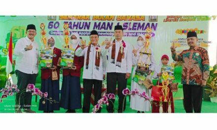 MTsN 10 Sleman Boyong Piala Gubernur  Kompetisi  Bulan Bahasa – 60 Tahun MAN 1 Sleman