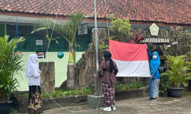 Berbalut Busana Tradisional Nusantara, MTsN 10 Sleman Gelar Upacara HAB ke-77  Kemenag RI