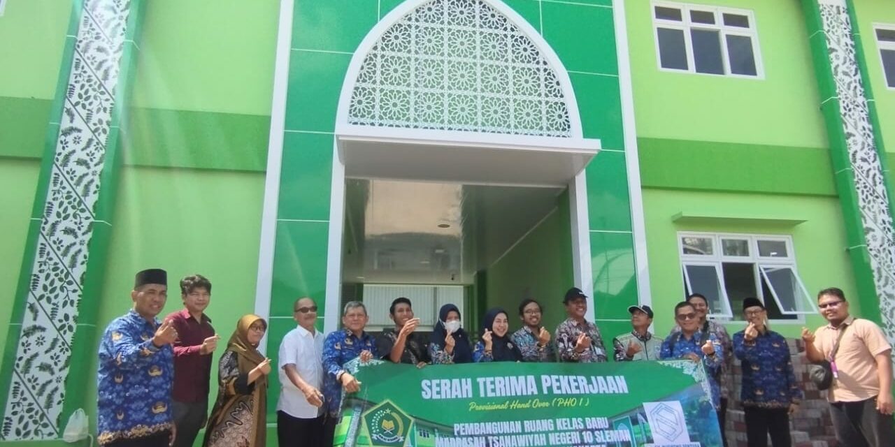 Haru Beriring Syukur Warnai Serah Terima Ruang Kelas Baru MTsN 10 Sleman