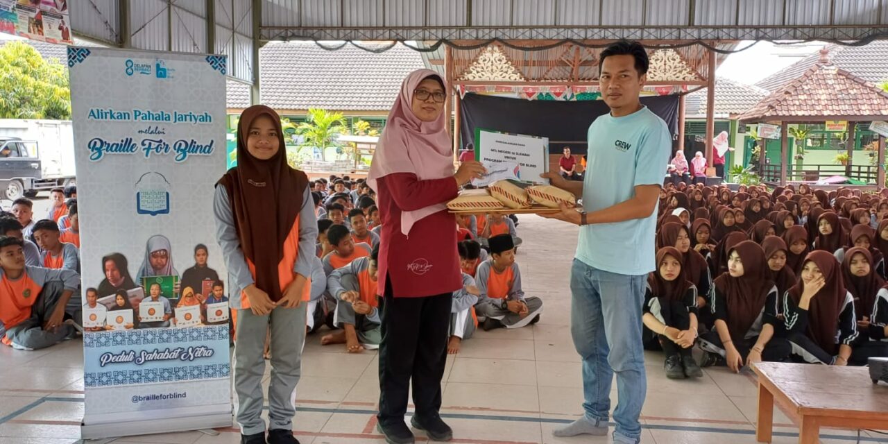 MTsN 10 Sleman Serahkan Donasi  Program Qur’an Braille Sahabat Netra