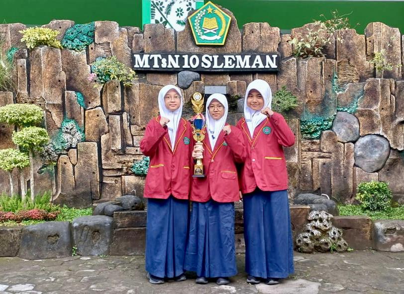 MTsN 10 Sleman Juara 2 Mading 3D Tema Moderasi Tingkat Jateng DIY