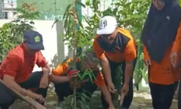 MTsN 10 Sleman Dukung Program Tanam Sejuta Pohon