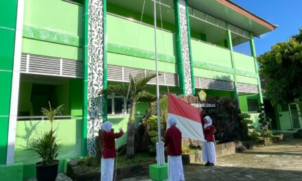 MTsN 10 Sleman  Laksanakan Upacara Peringatan Hari Pendidikan Nasional 2025