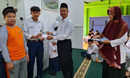 Tebar Peduli,  MTsN 10 Sleman Salurkan Santunan untuk Yatim Piatu