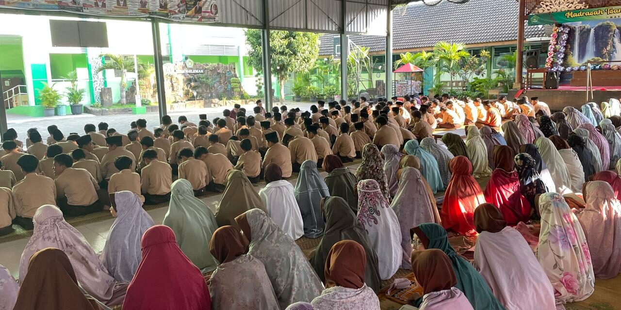 Suasana Khusyuk Warnai Doa Bersama  MTsN 10 Sleman