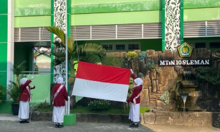 MTsN 10 Sleman Laksanakan Upacara HUT ke- 80 RI dengan Hikmat