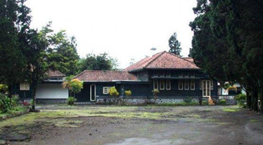 Pesanggrahan Dalem Ngeksigondo Kaliurang(Sejarah, Arsitektur, dan Fungsinya Dulu hingga Kini)