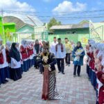 Asesor Akreditasi Perpustakaan MTsN 10 Sleman Disambut Meriah dengan Tarian dan Batik