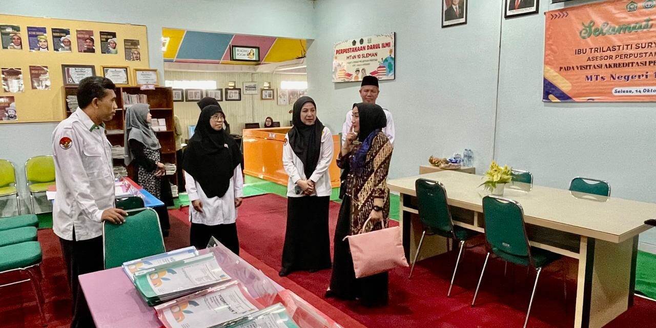 Manfaatkan Produk Daur Ulang, Perpustakaan MTsN 10 Sleman Tuai Pujian Saat Visitasi Akreditasi