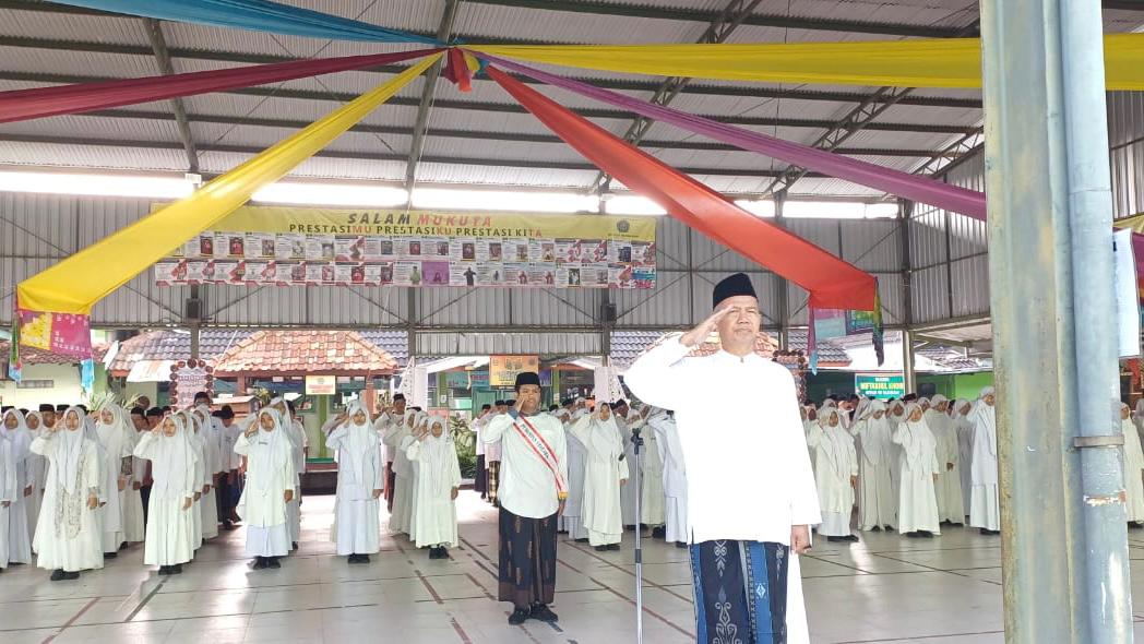 Nuansa Putih Bersih, Warnai Upacara Peringatan Hari Santri MTsN 10 Sleman