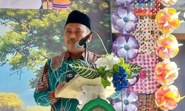 Potong Tumpeng Puncak Milad ke-32 MTsN 10 Sleman, Kakanmenag Ungkap   Harapan untuk Siswa dan Alumni Madrasah