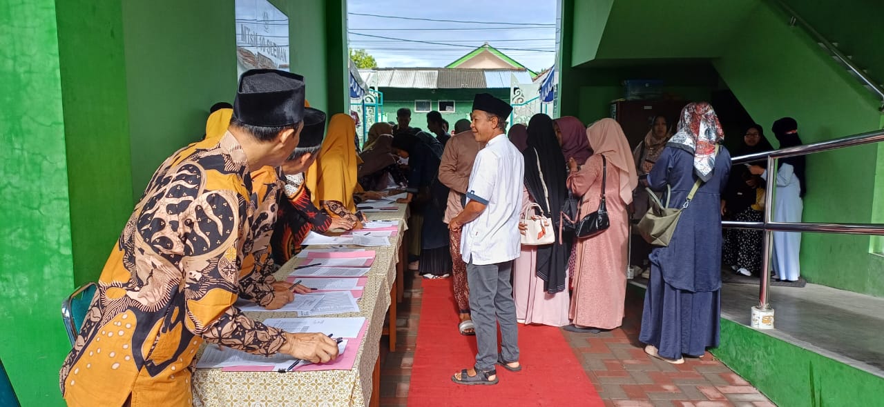 Orang Tua Siswa Kelas 7 dan 8 Ambil Hasil STS Sekaligus Hadiri Gelar Karya P5RA di MTsN 10 Sleman