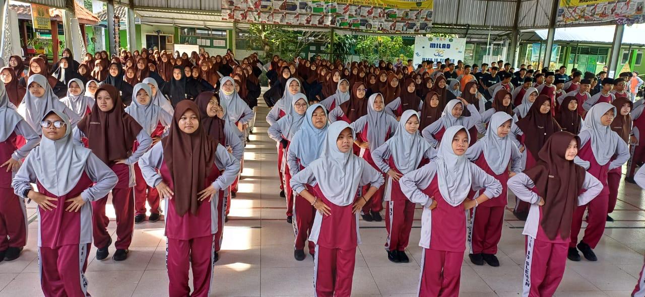 Semangat, MTsN 10 Sleman Laksanakan Senam Bersama Jumat Pagi