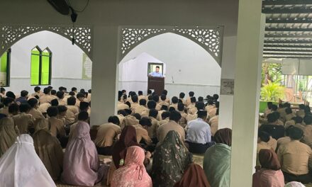 Khutbah Jumat MTsN 10 Sleman: Meraih Ketenangan Hati dengan Sifat Qonaah