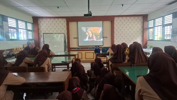 Kegiatan Keputrian MTs Negeri 10 Sleman: Edukasi Pencegahan Kekerasan Seksual pada Perempuan