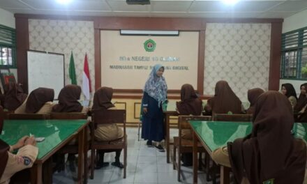 Ketaatan dan Keikhlasan Nabi Ibrahim Menjadi Teladan dalam Kegiatan Keputrian MTs Negeri 10 Sleman