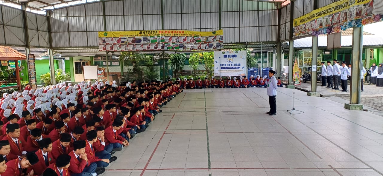 Apel Pagi MTsN 10 Sleman: Guru BK Kokohkan Akhlak Siswa Lewat Tiga Kata Ajaib dan 5S