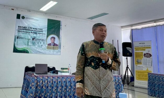 Guru MTsN 10 Sleman Ikuti Bedah Kisi-kisi TKA Bahasa Indonesia se-DIY
