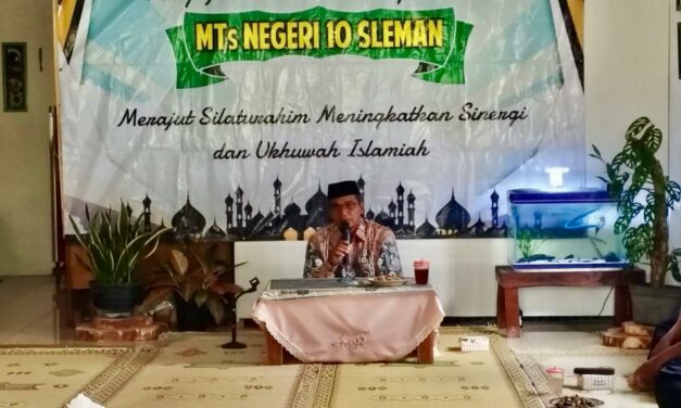 Perkokoh Silaturahmi, Keluarga Besar MTsN 10 Sleman Laksanakan Pengajian Rutin