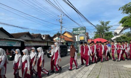 Tidak Hanya Senam, MTsN 10 Sleman Juga Rutin Adakan Jalan Sehat