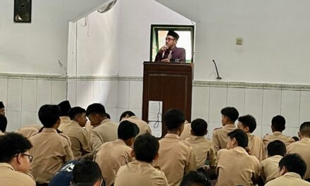 Khutbah Jumat MTsN 10 Sleman: Teman Bisa Membawa ke Surga atau Menyeret ke Neraka