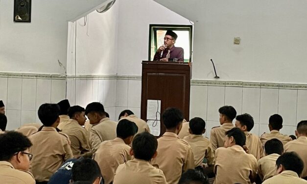 Khutbah Jumat MTsN 10 Sleman: Teman Bisa Membawa ke Surga atau Menyeret ke Neraka