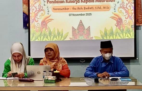 Songsong PKKM 2025, MTsN 10 Sleman Gelar Bedah Borang  Penilaian