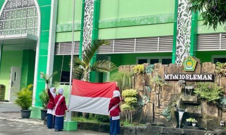 MTsN 10 Sleman Gelar Upacara Hari Pahlawan 2025, Kepala Madrasah Sampaikan Teladan Pahlawan
