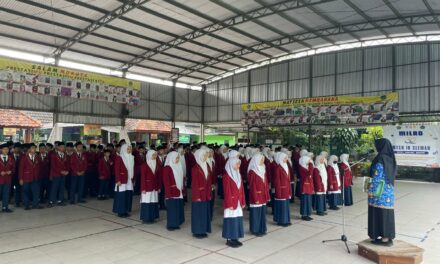 Pengukuhan  PMR MTsN 10 Sleman, Anggota Ikrarkan Panca Janji