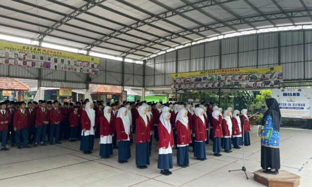 Pengukuhan  PMR MTsN 10 Sleman, Anggota Ikrarkan Panca Janji