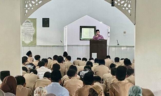 Salat Jumat MTsN 10 Sleman:  Khatib Ajak Teladani    Akhlak Rasulullah