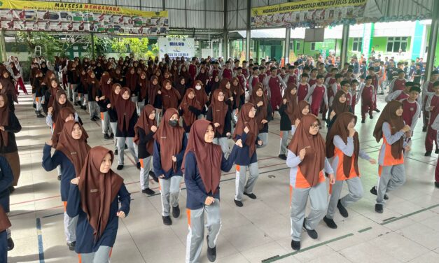 Senam Sehat MTsN 10 Sleman Tanamkan Semangat dan Disiplin