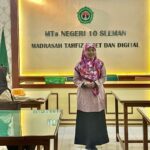 Program Keputrian MTsN 10 Sleman Ingatkan Disiplin Salat
