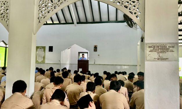 Khutbah Jumat MTsN 10 Sleman Soroti Bahaya Takabur dan Sombong