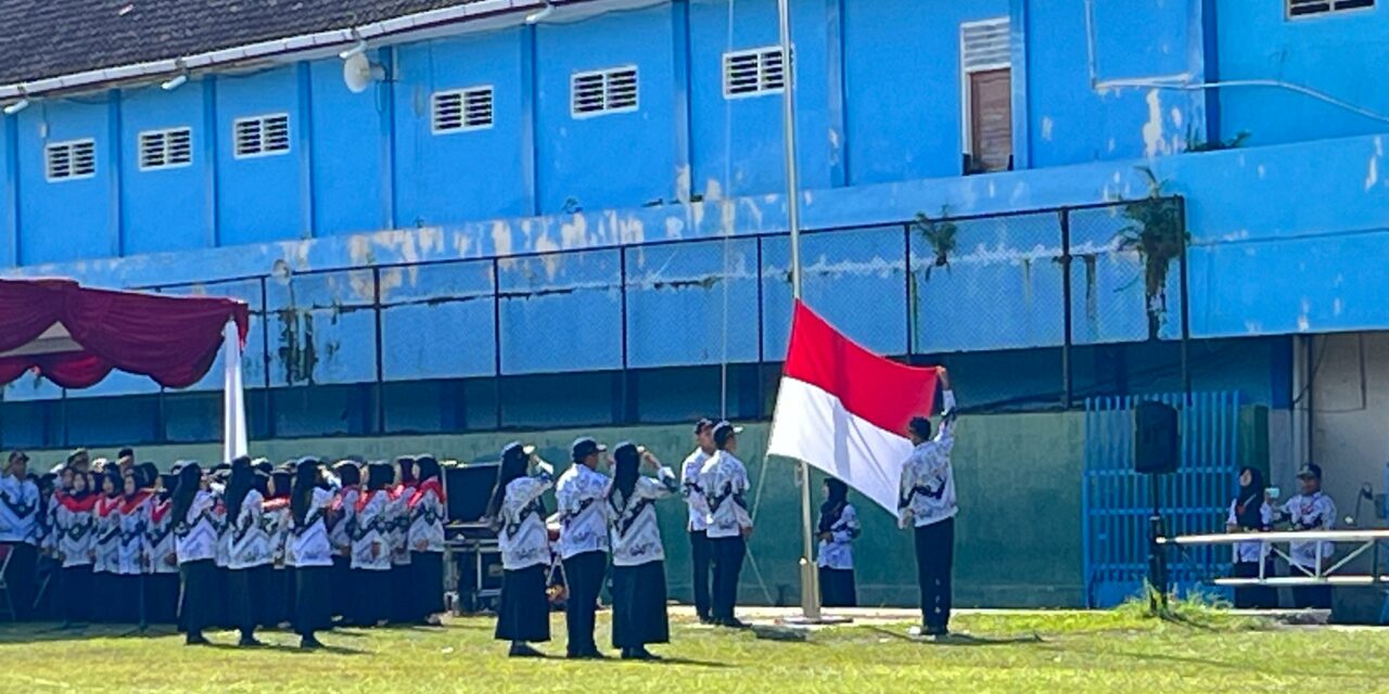 Tegakkan Komitmen, Guru dan Pegawai MTsN 10 Sleman  Ikuti Upacara HUT PGRI 2025 Kapanewon Ngaglik