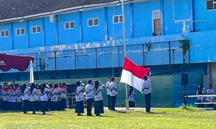 Tegakkan Komitmen, Guru dan Pegawai MTsN 10 Sleman  Ikuti Upacara HUT PGRI 2025 Kapanewon Ngaglik