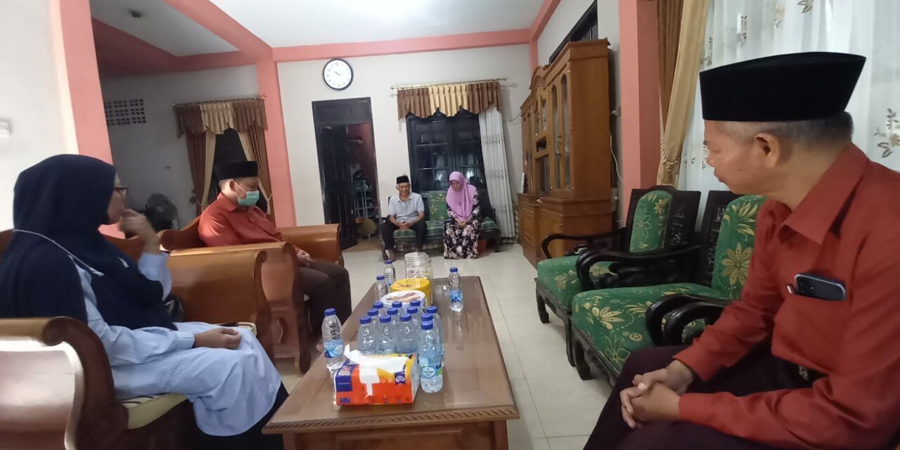 Wujudkan Solidaritas, MTsN 10 Sleman Lakukan Anjangsana Anggota Keluarga yang Diuji Sakit