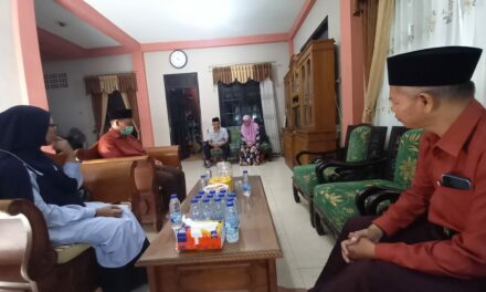 Wujudkan Solidaritas, MTsN 10 Sleman Lakukan Anjangsana Anggota Keluarga yang Diuji Sakit