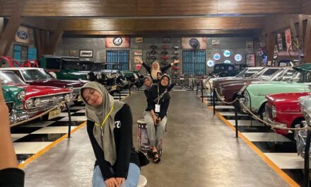 Akhir  Petualangan di Kota Batu: MTsN 10 Sleman Terpukau Koleksi Museum Angkut dan Parade Broadway Gangster Town